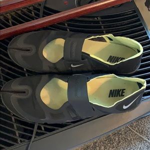 Nike Split Toe